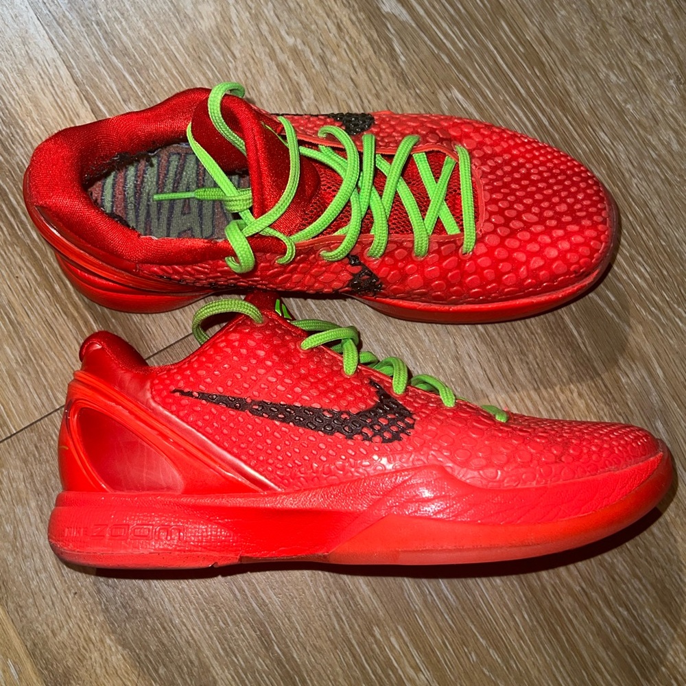 EUC reverse grinch basketball Sneakers
Box can be includes 
Size 6.5M